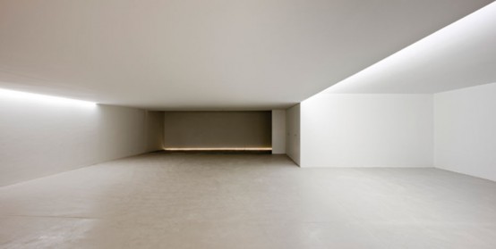 House Designed To Maximize The Feeling Of Spaciousness