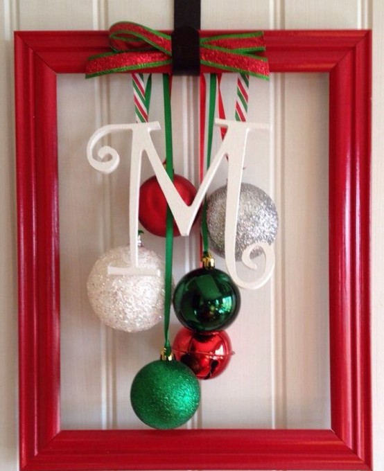 How To Use Christmas Ornaments In Home Decor: 28 Ideas - DigsDigs