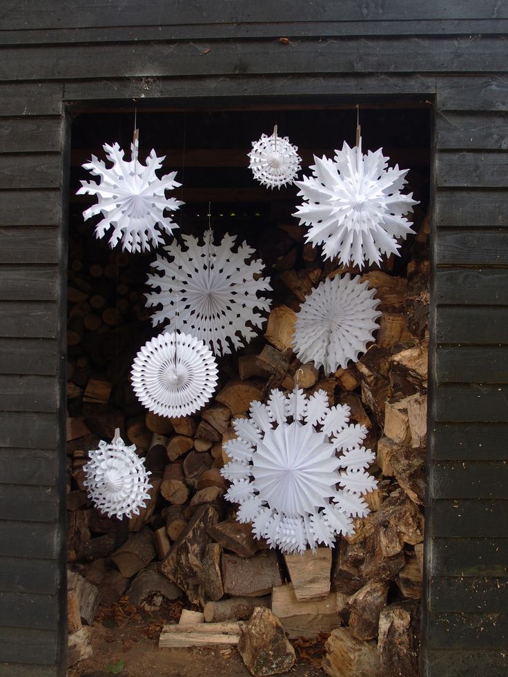 How To Use Snowflakes In Winter Décor 36 Ideas  DigsDigs