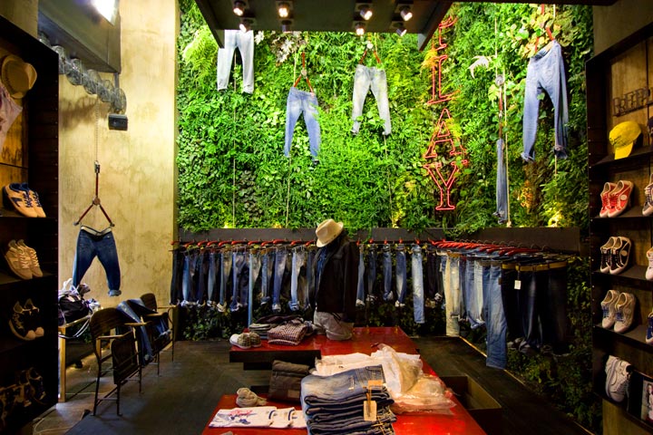 10 Cool Indoor Vertical Garden Design Examples | DigsDigs