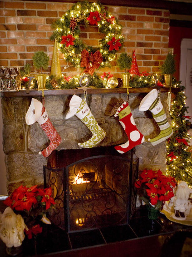 Fireplace Mantel Christmas Decorating Ideas