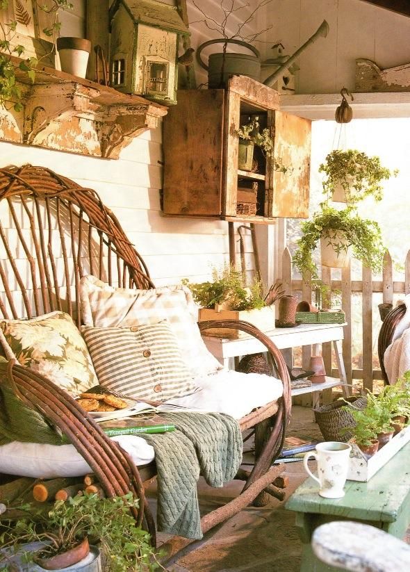 36 Joyful Summer Porch Décor Ideas | DigsDigs