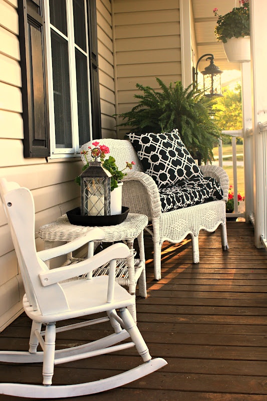 36 Joyful Summer Porch Décor Ideas - DigsDigs
