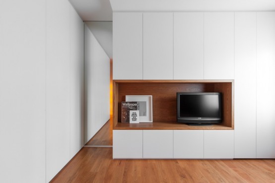 Laconic Yet Cozy Apartment In White And Natural Wood Laconic Yet Cozy Apartment In White And Natural Wood