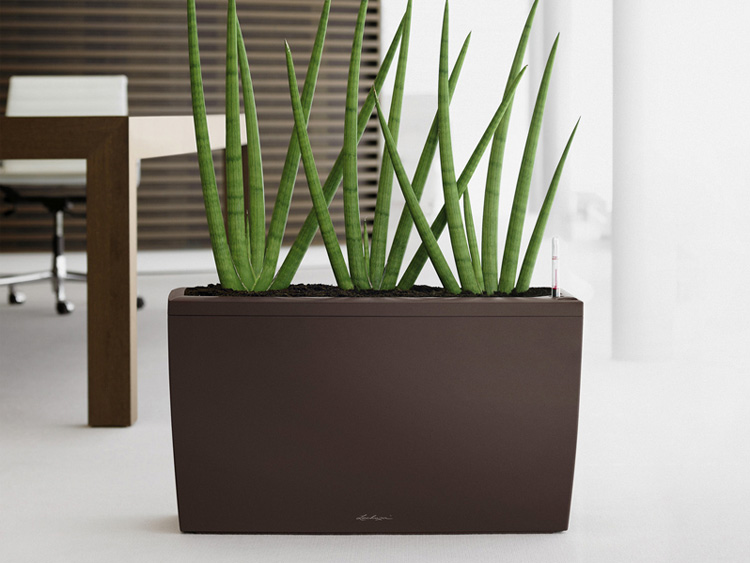 contemporary planters,cool flower pots,minimalistic flowerpots,modern flower pots,modern flowerpots,modern planters,outdoor flowerpot,outdoor pots,planters,self-watering planters,sub-irrigation planters,going green