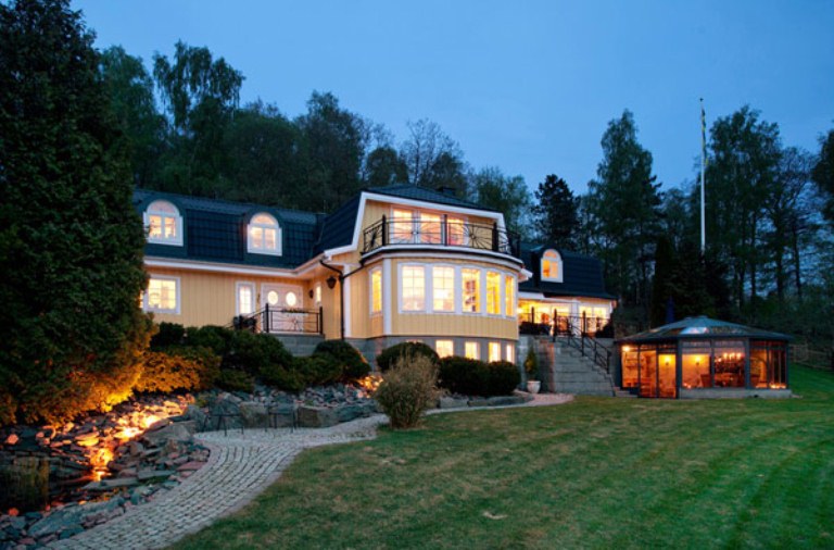 Luxurious Villa With Traditional Interior Design In Sweden DigsDigs