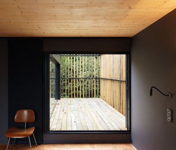 Minimalist House With A Glazed Facade Minimalist House With A Glazed Facade