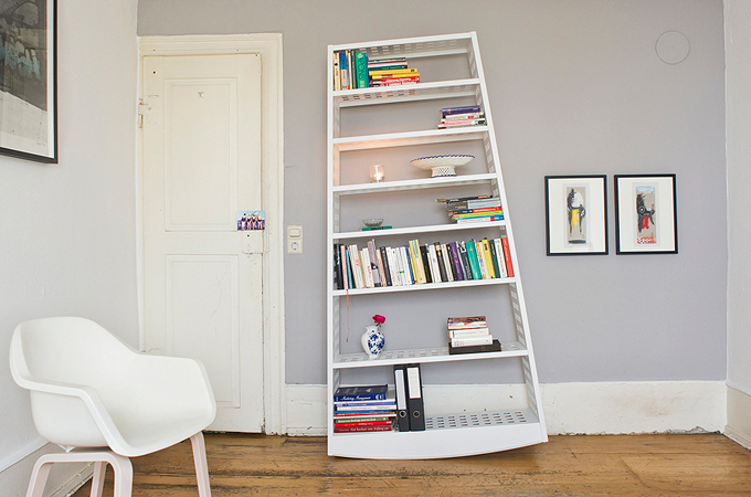 Minimalist Topple Rocking Shelf | DigsDigs