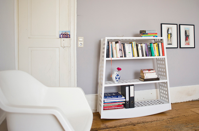 Minimalist Topple Rocking Shelf | DigsDigs