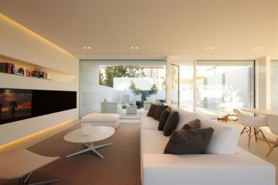 Minimalist White House In Lido Island Venezia