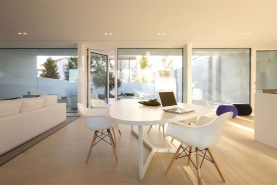 Minimalist White House In Lido Island Venezia