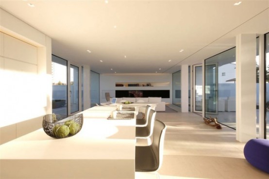 Minimalist White House In Lido Island Venezia