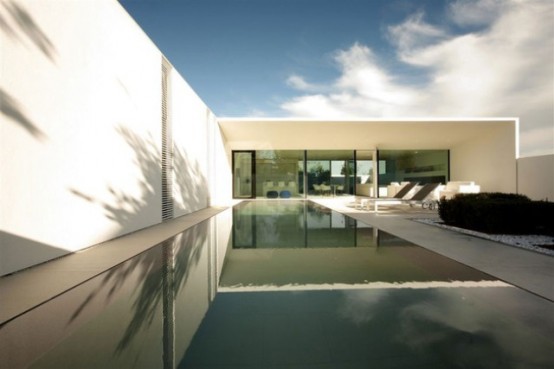 Minimalist White House In Lido Island Venezia