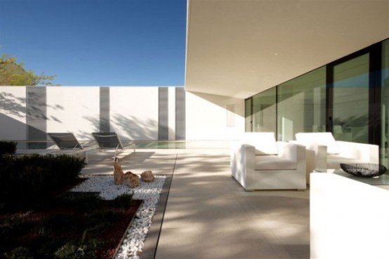 Minimalist White House In Lido Island Venezia