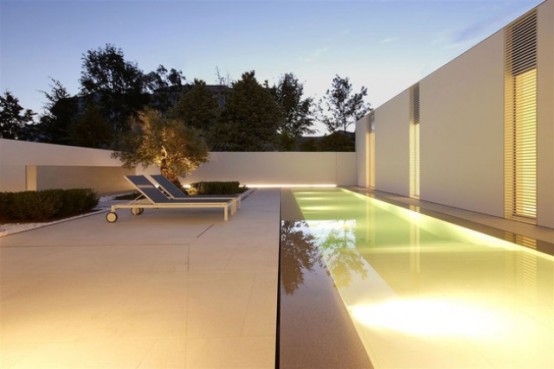 Minimalist White House In Lido Island Venezia