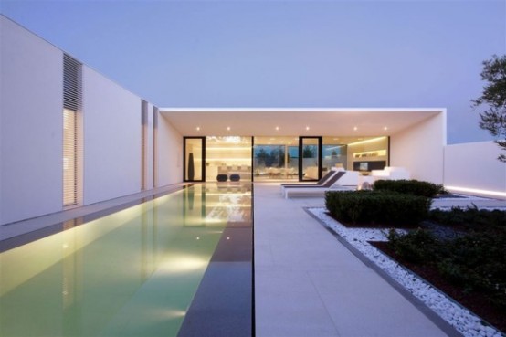 Minimalist White House In Lido Island Venezia