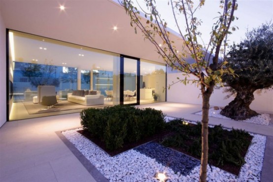 Minimalist White House In Lido Island Venezia