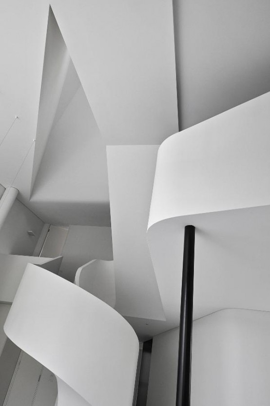 Minimalist White Loft Design With Sculptural Accents