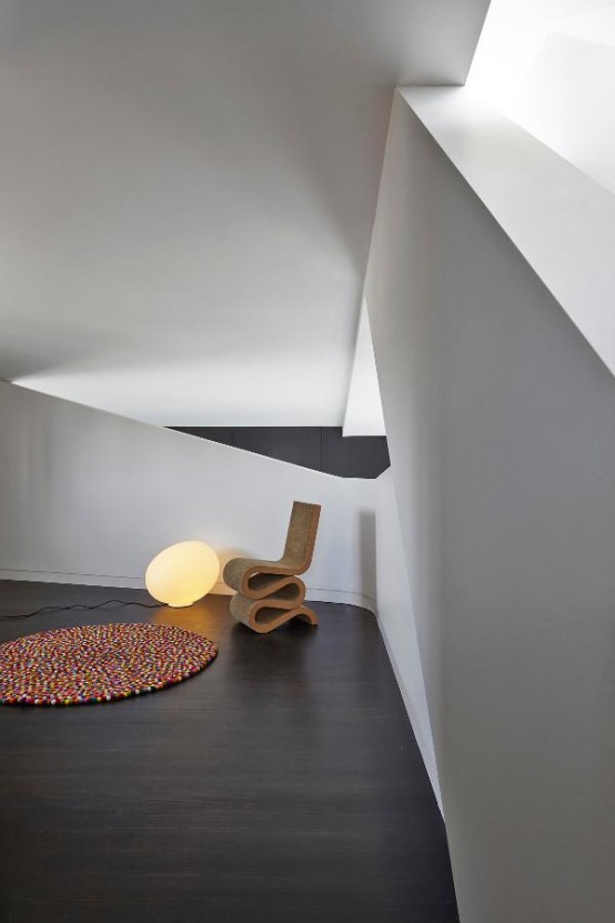 Minimalist White Loft Design With Sculptural Accents
