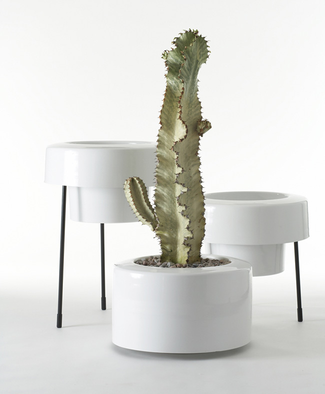 modern and colorful aluminum planters with powder coated finish digsdigs modern and colorful aluminum planters with powder coated finish digsdigs