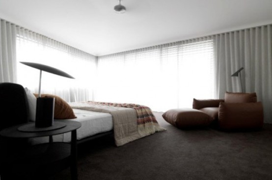 Modern And Spacious Beach Black And White House