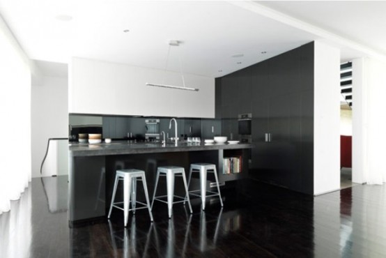 Modern And Spacious Beach Black And White House