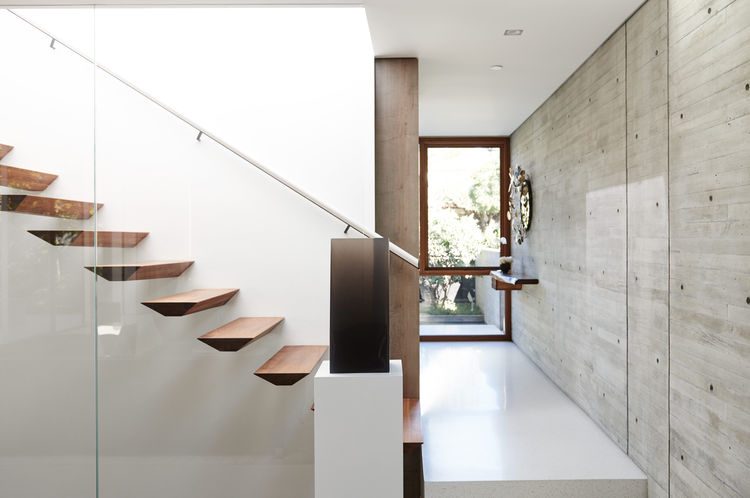 Modern And Stylish Home Embracing The Surroundings