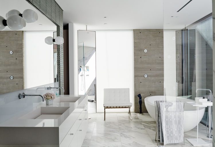 Modern And Stylish Home Embracing The Surroundings