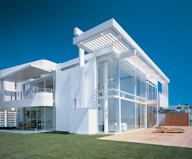 Modern Beach House With White Exterior Paint by Richard ...