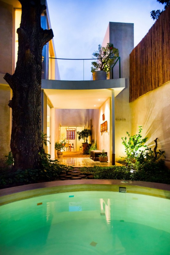 Modern Tree House With Natural Touches And Local Art Pieces