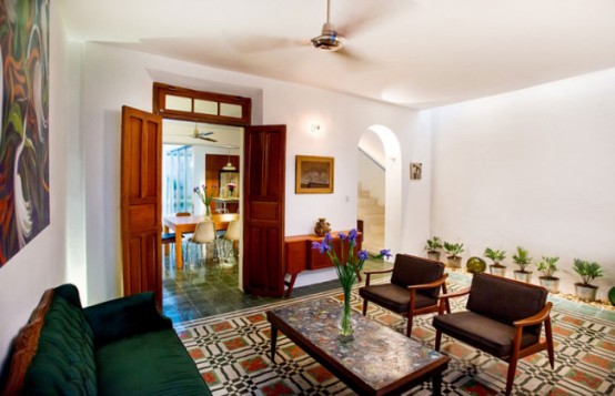 Modern Tree House With Natural Touches And Local Art Pieces