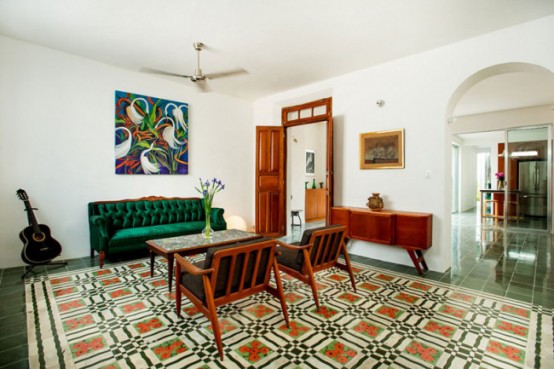 Modern Tree House With Natural Touches And Local Art Pieces