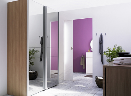 Modern Wardrobe With Refined Door Design