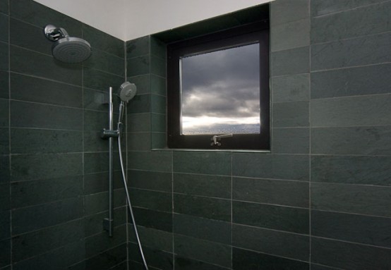 Modernist House On The Slope With Commaniding Views Modernist House On The Slope With Commaniding Views