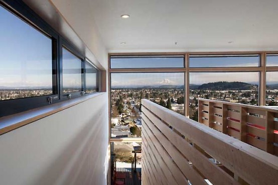 Modernist House On The Slope With Commaniding Views Modernist House On The Slope With Commaniding Views