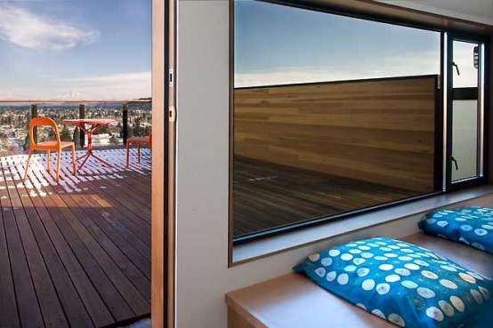 Modernist House On The Slope With Commaniding Views Modernist House On The Slope With Commaniding Views