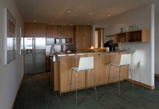 Modernist House On The Slope With Commaniding Views Modernist House On The Slope With Commaniding Views