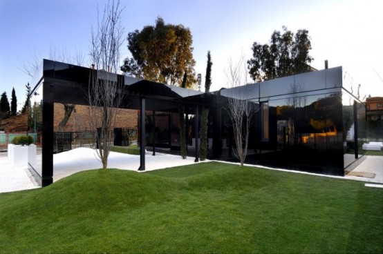 Modular Glossy Black House