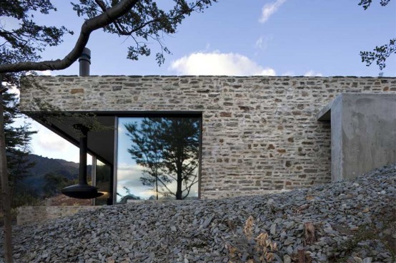 Mountain Retreat Heavily Rendered Stone by Fearon Hay Architects