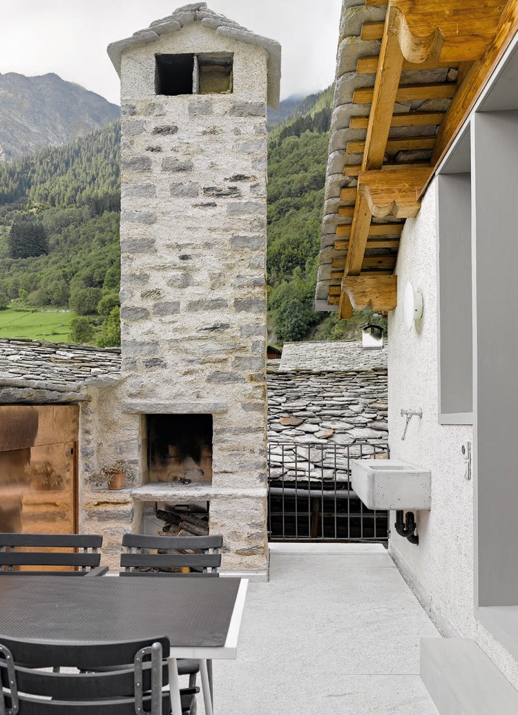 Old House Where Rustic Meet Modern Design by Formzone ...