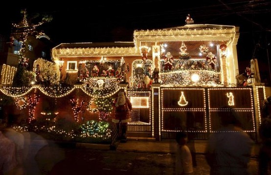 Top 10 Biggest Outdoor Christmas Lights House Decorations 