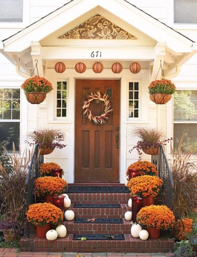 60 Pretty Autumn Porch Décor Ideas | DigsDigs