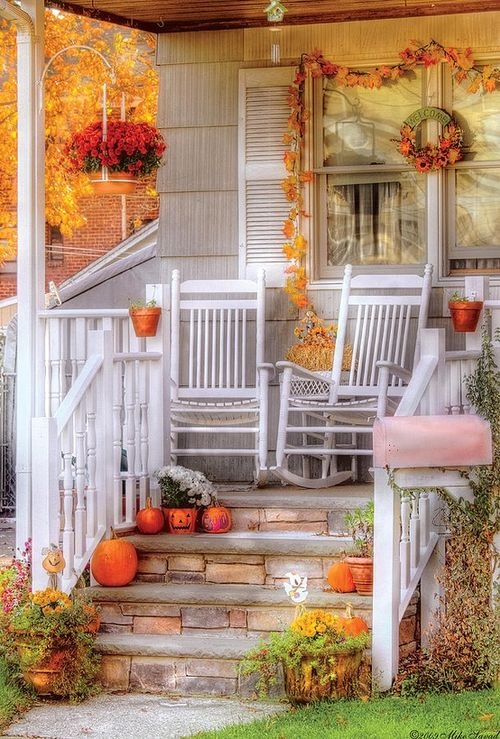 60 Pretty Autumn Porch Décor Ideas | DigsDigs