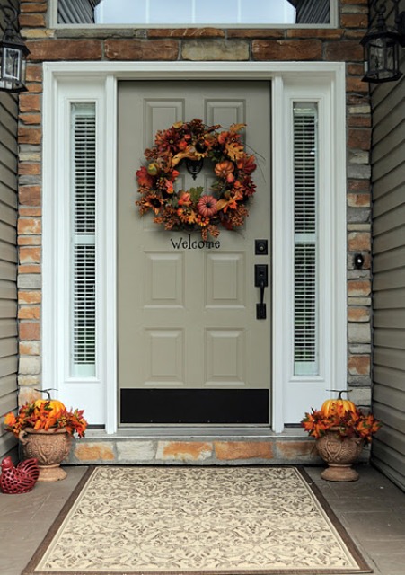 60 Pretty Autumn Porch Décor Ideas | DigsDigs