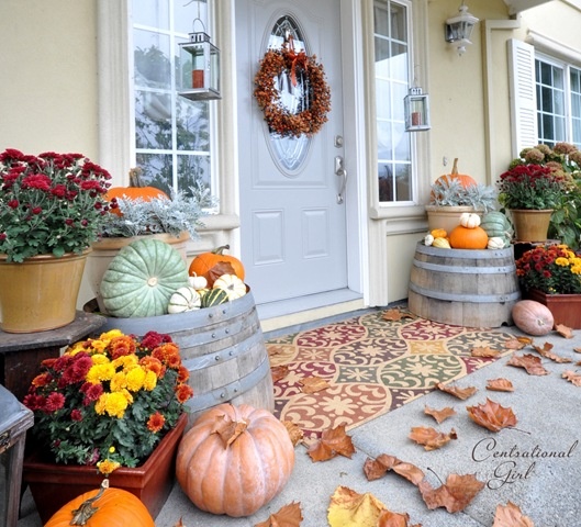 60 Pretty Autumn Porch Décor Ideas | DigsDigs