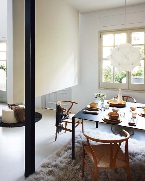 Light And Airy Interior Of A Classic Style House In Barcelona ...