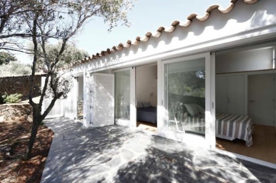 Rustic House With Massive Rock Formations In The Interior Rustic House With Massive Rock Formations In The Interior