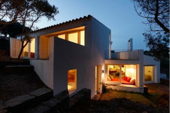 Rustic House With Massive Rock Formations In The Interior Rustic House With Massive Rock Formations In The Interior