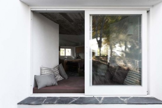 Rustic House With Massive Rock Formations In The Interior Rustic House With Massive Rock Formations In The Interior