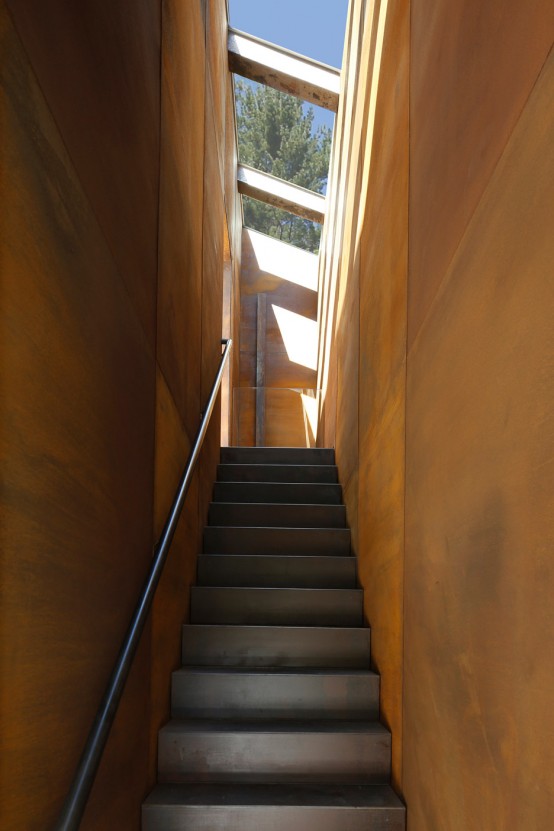 Sculptural And Abstract Lakefront Weekend Home Sculptural And Abstract Lakefront Weekend Home